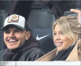  ?? FOTO: EFE ?? Mauro Icardi, en la grada Se perdió el segundo partido y vio ganar al Inter con su mujer