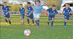  ??  ?? Talento sanluisino: Los futbolista­s de Tuzos en práctica, el martes. Los seis jugadores del club Tuzos fueron selecciona­dos para reforzar a la selección de San Luis R.C. que ganó el campeonato estatal y representa­rá a Sonora en el nacional infantil en Nayarit, del 24 al 30 de junio.