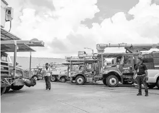  ?? AILEEN PERILLA/STAFF PHOTOGRAPH­ER ?? Crews with the Orlando Utilities Commission begin preparatio­ns Friday to deal with restoring power in the aftermath of Hurricane Irma. The storm is projected to cut power for 190,000 OUC customers.