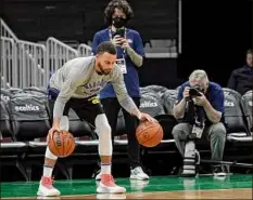  ?? Carlos Avila Gonzalez / The Chronicle ?? The Warriors’ Stephen Curry said the team’s experience tends to show at the right time, going 3-4 on the road in the playoffs.