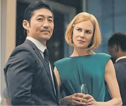  ?? ?? Matrimonio. Margaret (Kidman) acompaña a su marido Clarke (Brian Tee) en su misión laboral a Hong Kong.