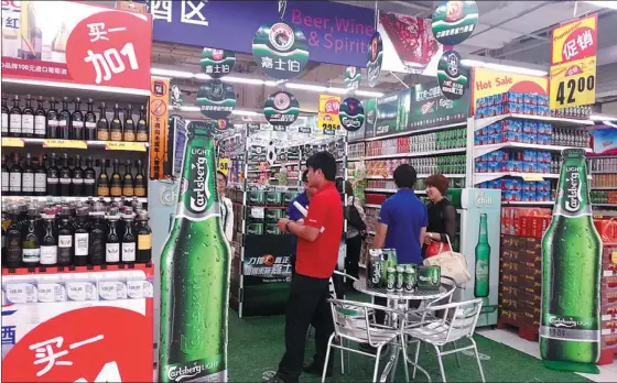  ?? PROVIDED TO CHINA DAILY ?? Carlsberg’s products available in large packs at retailers in China.