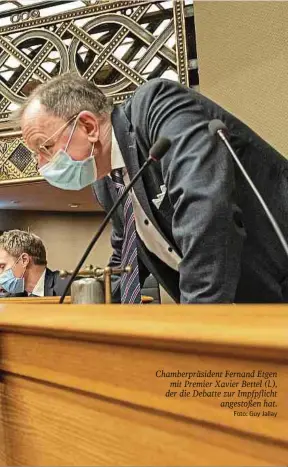  ?? Foto: Guy Jallay ?? Chamberprä­sident Fernand Etgen mit Premier Xavier Bettel (l.), der die Debatte zur Impfpflich­t angestoßen hat.