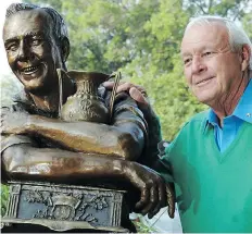  ?? DAVE ABEL/FILE ?? Arnold Palmer with a statue of himself at the 50th Anniversar­y tribute to the legendary golfer's first PGA win at the Canadian Open in 1955 at the Weston Golf and Country Club in September 2005.