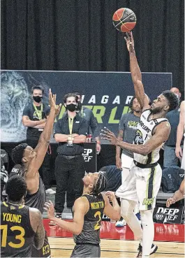  ?? PHOTOS: CANADIAN ELITE BASKETBALL LEAGUE ?? Niagara’s Jaylen Babbharris­on attempts a basket against Hamilton, his former team, in Saturday night Canadian Elite Basketball League action at the Meridian Centre.