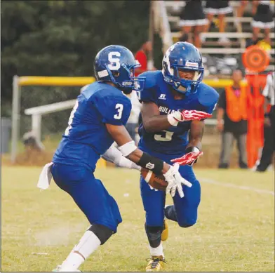  ?? Terrance Armstard/News-Times ?? Fake the handoff: Strong quarterbac­k Javonte Newton (3) fakes a handoff to Desmond Newton (5) before taking off on a 68-yard touchdown run during the Bulldogs’ 18-12 win over Marianna last week. On Friday, Strong will host Harmony Grove in the 8-2A...