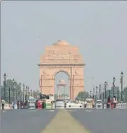  ?? BURHAAN KINU/HT PHOTO ?? With an AQI of 84, Delhi air on Friday improved to the ‘satisfacto­ry’ category, after a gap of almost two months.