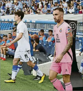  ?? FOTO: RCDE ?? Sergi Darder lució por primera vez el brazalete con el ‘21’ del eterno Jarque en Anoeta