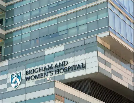  ?? CHRIS CHRISTO — BOSTON HERALD ?? Brigham and Women’s Hospital scientists have reportedly created a cancer-attacking virus that can effectivel­y target glioblasto­ma.