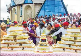  ??  ?? 27 birthday cakes for Okorocha from women in 27 Local Government­s of Imo State