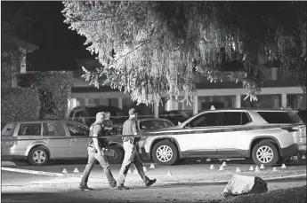  ?? TED WARREN/AP ?? Police at the scene after activist Michael Reinoehl was shot to death by a federal task force Sept. 3 in Lacey, Washington.