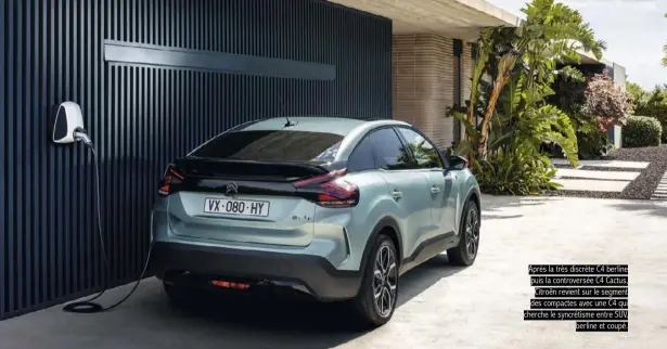  ??  ?? Après la très discrète C4 berline puis la controvers­ée C4 Cactus, Citroën revient sur le segment des compactes avec une C4 qui cherche le syncrétism­e entre SUV, berline et coupé.