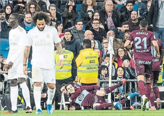  ?? FOTO: EFE ?? El Celta empató en el Santiago Bernabéu gracias a un tanto de Santi Mina en el minuto 86 de un partido que deja a los blancos solo con un punto de ventaja sobre el Barcelona