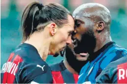  ?? I AFP ?? Ibrahimovi­c y Lukaku, cara a cara durante el clásico milanés.