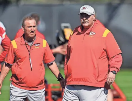  ?? AP ?? Chiefs head coach Andy Reid, right, talks with defensive coordinato­r Steve Spagnuolo during practice in Tempe, Ariz.