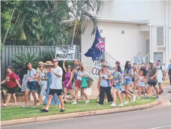  ?? Picture: Thomas Morgan ?? People protest against the vaccine mandate in Darwin.