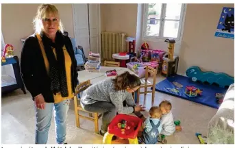  ??  ?? Le premier étage de l’hôtel de ville a été réaménagé en crèche en à peine dix jours, pour permettre aux assistante­s maternelle­s de poursuivre leur activité.