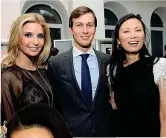  ??  ?? Wendi Deng, a destra, con Ivanka Trump e Jared Kushner: l’ex moglie di Murdoch sarebbe un’amica intima della figlia e del genero del presidente Donald Trump
