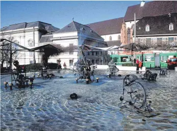  ?? FOTO: DPA ?? Blickfang in der Baseler Innenstadt: der Brunnen des Künstlers Jean Tinguely.