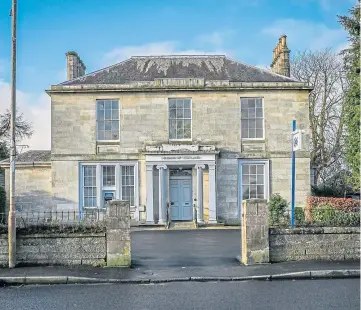  ?? ?? CHANGE: The former Bank of Scotland in Kinross could become a hair salon.