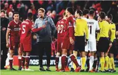  ?? AFP ?? Liverpool manager Jurgen Klopp (third from left) talks with midfielder Georginio Wijnaldum after the win.
