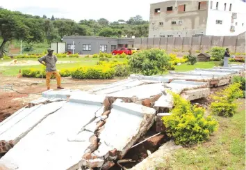  ?? — (Picture by Innocent Makawa) ?? A pre-cast wall destroyed by floods in Borrowdale recently.