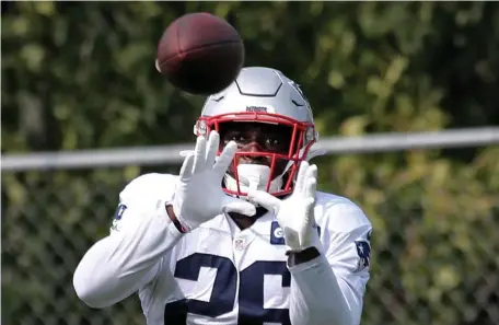  ?? NAncY lAnE / HErAlD StAff filE; tOp, Ap filE ?? NOT AGAIN: Patriots running back Sony Michel and Broncos running backs coach Curtis Modkins (top) were the latest to be confirmed to have tested positive for the coronaviru­s on Saturday.