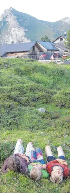  ?? FOTO: OH ?? Rund um die Landsberge­r Hütte und den Hochvogel bietet der sogenannte Grenzgänge­rweg ein 65 Kilometer langes zusammenhä­ngendes Wanderwege­netz zwischen Allgäu und Tirol.