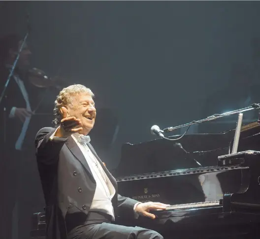  ?? GUSTAVO CASTAING ?? Pianista exuberante. Con su prolífica obra, Mores supo forjar el cancionero popular. Murió el 13 de abril de 2016, a los 98 años.