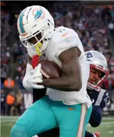  ?? NAnCY lAnE / HErAlD STAff filE ?? DIVISIONAL DEAL: DeVante Parker has a history of playing well against his new team, including this game in December 2019.