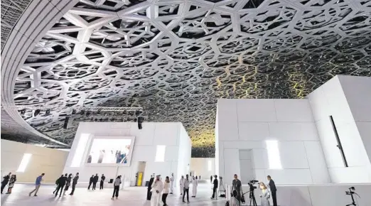  ?? BILD: SN/APA/AFP ?? Meisterstü­ck mit 178 Metern Durchmesse­r: die Kuppel des Louvre in Abu Dhabi wurde von Waagner-Biro konstruier­t.