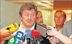  ??  ?? CANDIDATO. Larrea, que concurrirá a las elecciones, con la Prensa.