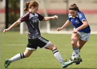  ?? PETER LEE, RECORD STAFF ?? Panthers’ Megan Heyes, left, tackles Renegades’ Kaitlyn Neustaedte­r at Woodside Park on Wednesday.