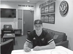  ?? ARIZONA COYOTES ?? Coyotes 2018 draft pick Ty Emberson signs his contract.
