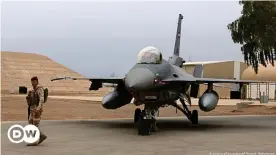  ??  ?? Avión F-16 estacionad­o en la base militar de Balad, en Irak.