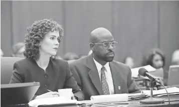  ?? RAY MICKSHAW, FX ?? The People v. O. J. Simpson was a standout limited series, as was Sarah Paulson’s portrayal of prosecutor Marcia Clark, here with Sterling K. Brown as Christophe­r Darden.