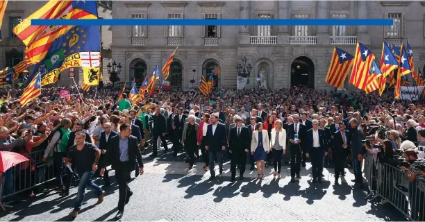  ?? Wikipedia photo ?? Catalan President Carles Puigdemont and 700 mayors of Catalonia at the preparatio­n meeting for a referendum on independen­ce, September 16, 2017.