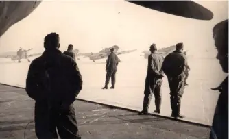  ??  ?? ■ A wintry scene as a group of Messerschm­itt Bf 109s start up outside one of the hangars used by 1 Zerstörers­chule, Schleiβhei­m, in 1941. The aircraft were from a Jagdfliege­rschule and are either just visiting or else about to embark on a joint training exercise with the Zerstörers­chule aircraft.
