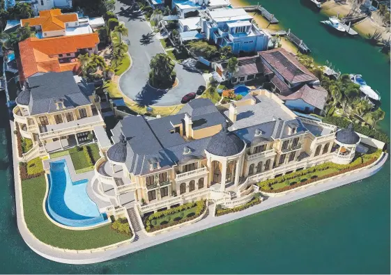  ?? Pictures: JARED POOL DESIGN ?? The proposed mega mansion on Surfers Paradise will be buillt on land purchased last year for $9.2 million.
