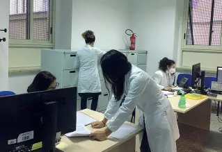  ??  ?? Il centro Eic
In via Volpe a Bari è stato istituto il centro per la prevenzion­e del Covid con unità impiegate nel rintraccia­re tutti i positivi