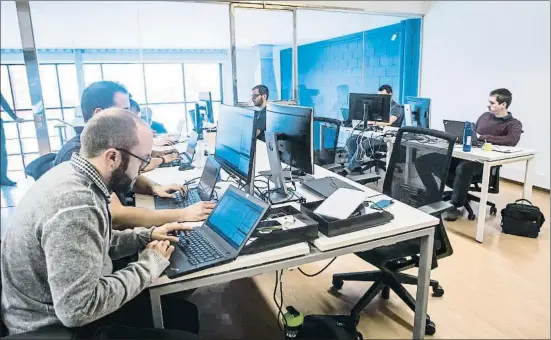  ?? LLIBERT TEIXIDÓ ?? Seidor Un grupo de profesiona­les especializ­ados en tecnología trabaja desde la ciudad de Tona, cerca de Vic, donde nació la firma de consultorí­a