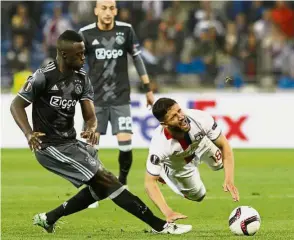  ??  ?? It’s a deal: Colombian Davinson Sanchez (left) completed his move to Tottenham Hotspur on Wednesday.