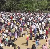  ??  ?? Around 5,000 migrants assembled at Kandivali as commotion surroundin­g the cancellati­on of trains began.