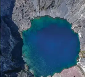  ?? CORTESÍA ANDRÉS GONZáLEZ ?? Esta foto reciente muestra la zona de burbujeo, en el lado inferior izquierdo, en la laguna del volcán Irazú.