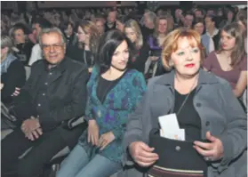  ??  ?? Geni za glazbu Hanini roditelji Ksenija Erker i Hrvoje Hegedušić (lijevo) rastali su se nakon 40 godina braka. Hana kao Mladen Grdović u showu Nove TV (desno)