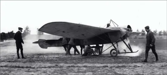  ?? MAE ?? Nieuport IV G au point fixe, piloté par Édouard Nieuport.