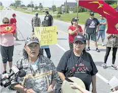  ?? BRIAN THOMPSON/POSTMEDIA NEWS ?? A spokeswoma­n for a group of indigenous protestors reads a statement on Aug. 10 near the site of a road blockade in Caledonia, Ontario.