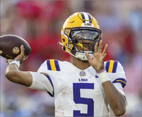  ?? VASHA HUNT — THE ASSOCIATED PRESS ?? LSU quarterbac­k Jayden Daniels looks to pass during the first half of an NCAA game on Saturday, Sept. 30, 2023, in Oxford, Miss.