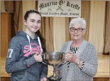  ??  ?? Sheila O’ Shea presenting the Maurice O’ Keeffe Perpetual Trophy to Leah Murphy, Rathcoole, who was the overall winner of the Fiddle Competitio­n at the Maurice O’ Keeffe traditiona­l music weekend in Kiskeam.