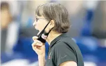  ?? ELSA/GETTY ?? Stanford coach Tara VanDerveer directs her team in the first half against Louisville during her team’s victory in the Elite Eight of the NCAA Women’s Tournament at Alamodome on Tuesday night in San Antonio.